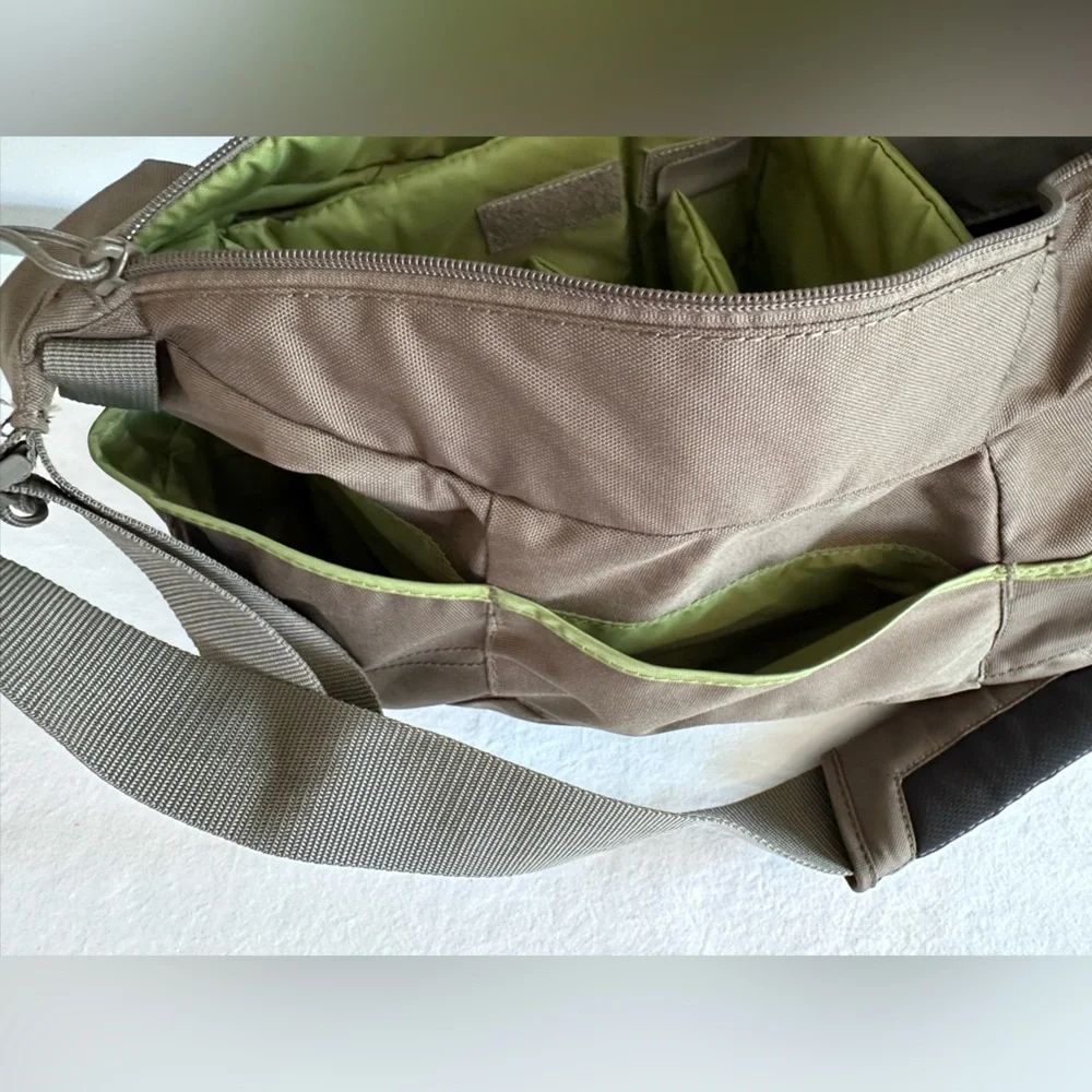 Lowepro Olive Green Passport Sling II Camera Bag/Travelbag